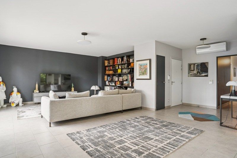 apartment 4 Rooms for sale on ECULLY (69130)