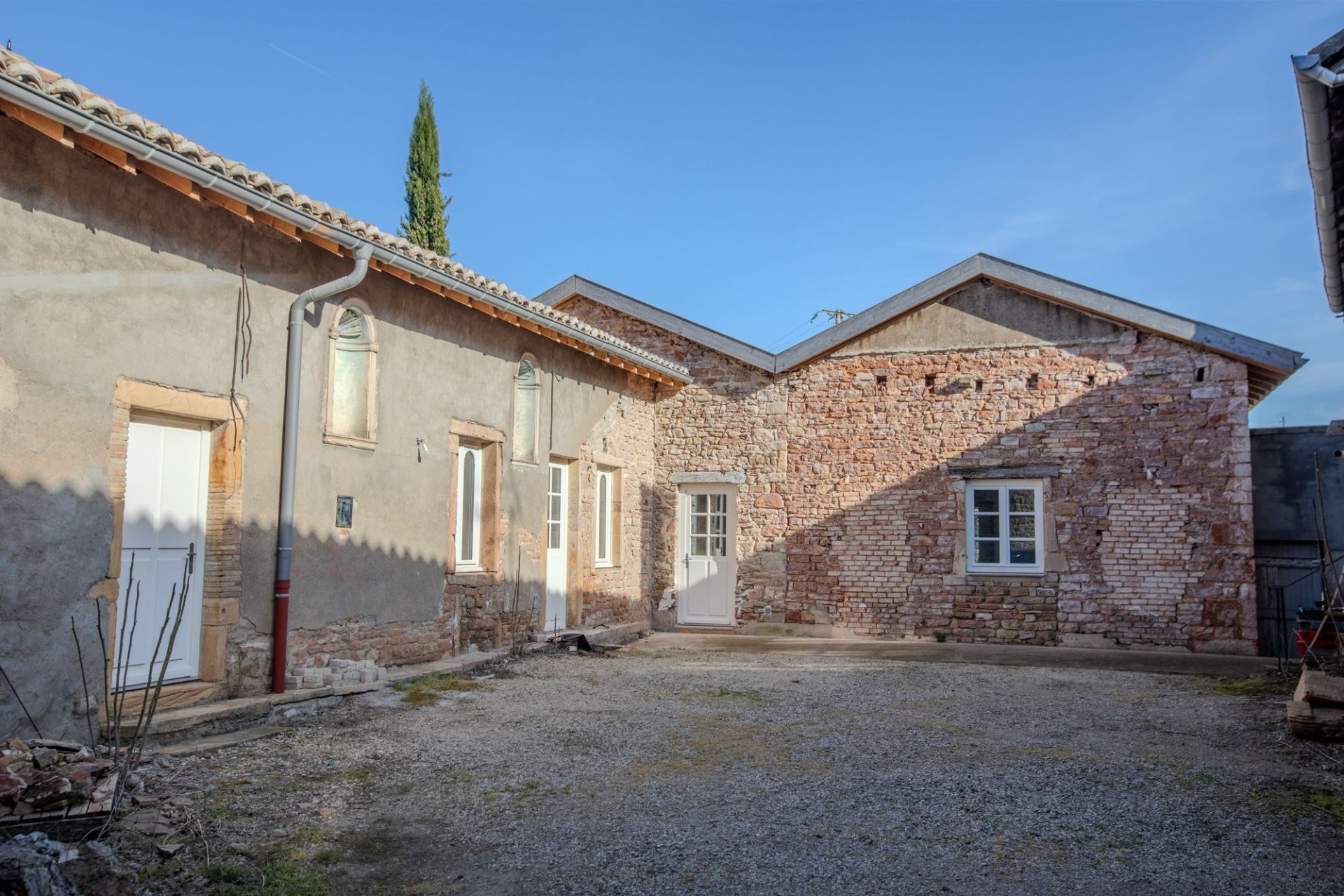 property 12 Rooms for sale on SOLUTRE POUILLY (71960)