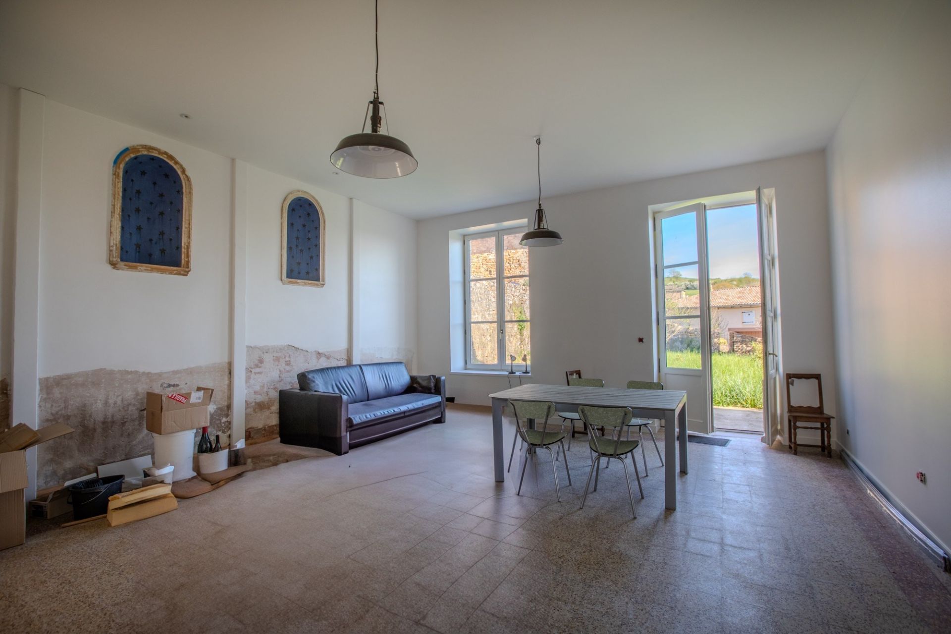 propriété 12 Pièces en vente sur LEYNES (71570)