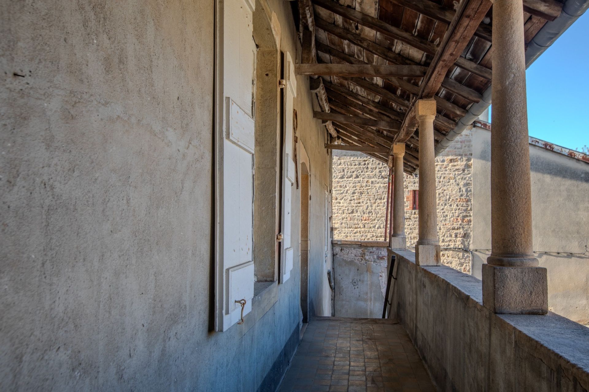 property 12 Rooms for sale on SOLUTRE POUILLY (71960)