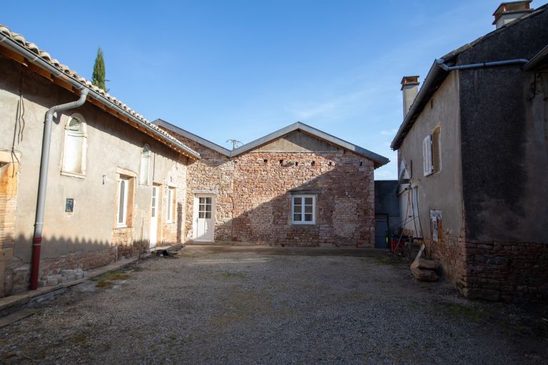 propriété 12 Pièces en vente sur LEYNES (71570)