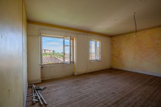 propriété 12 Pièces en vente sur LEYNES (71570)