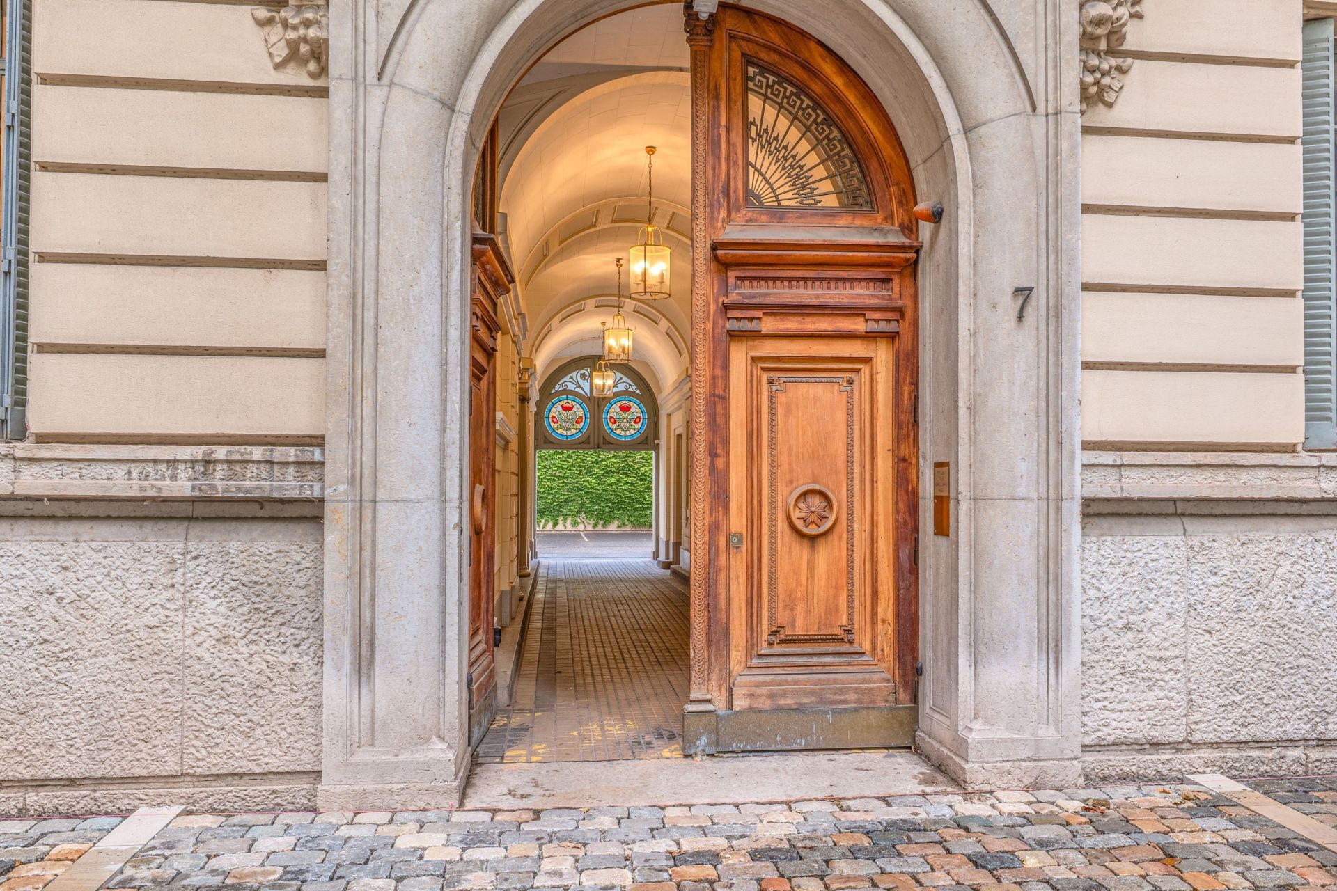 apartment 7 Rooms for sale on LYON (69003)