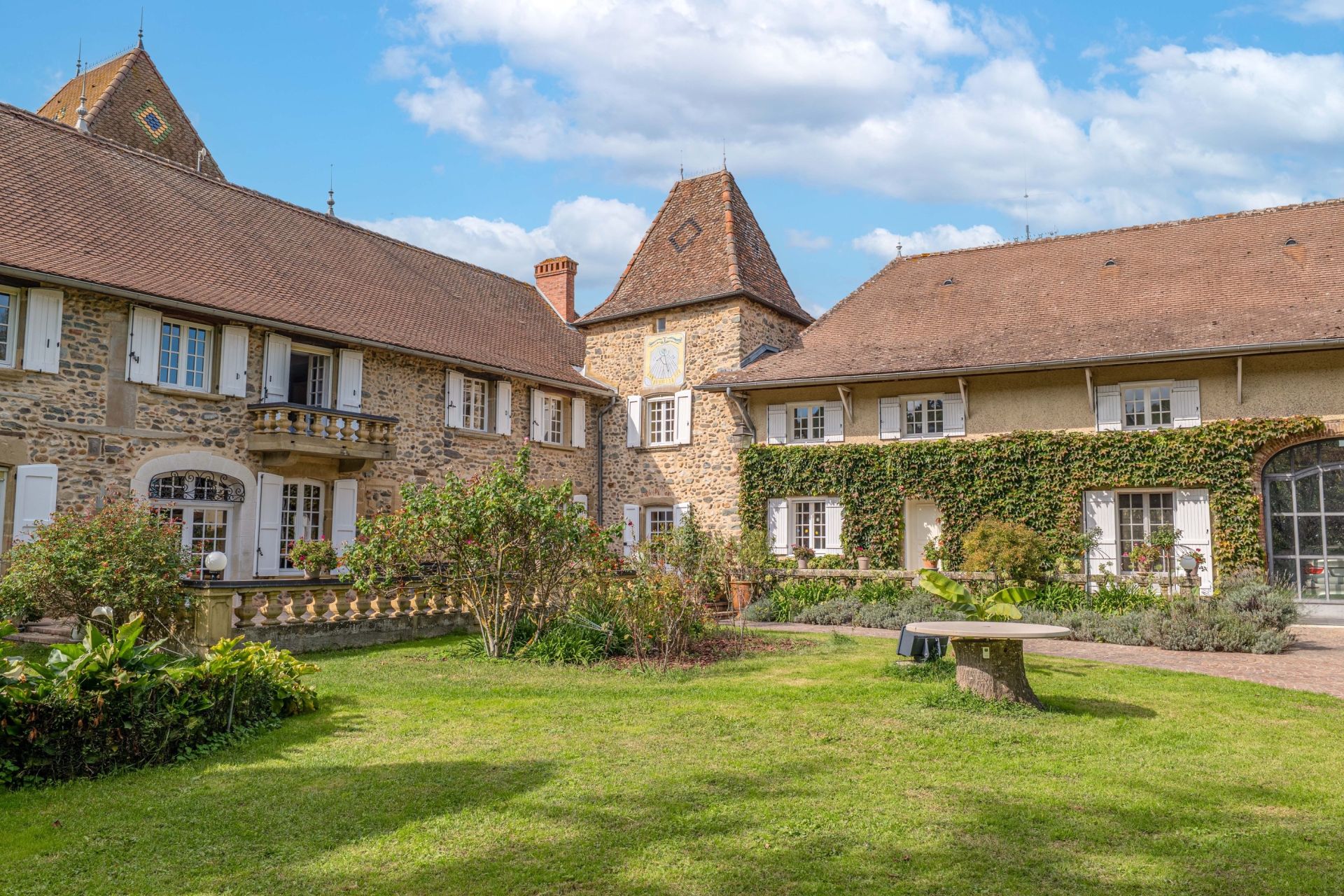 propriété 14 Pièces en vente sur CULIN (38300)