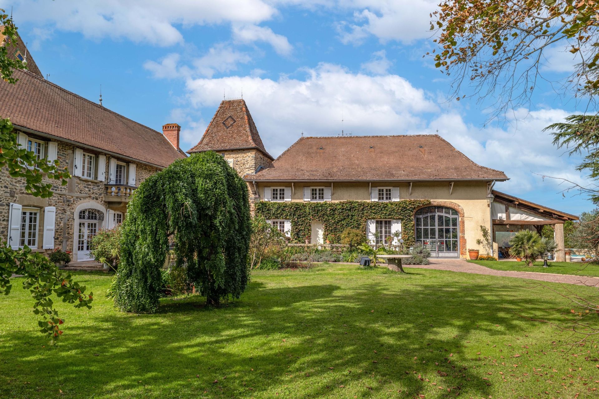 propriété 14 Pièces en vente sur CULIN (38300)