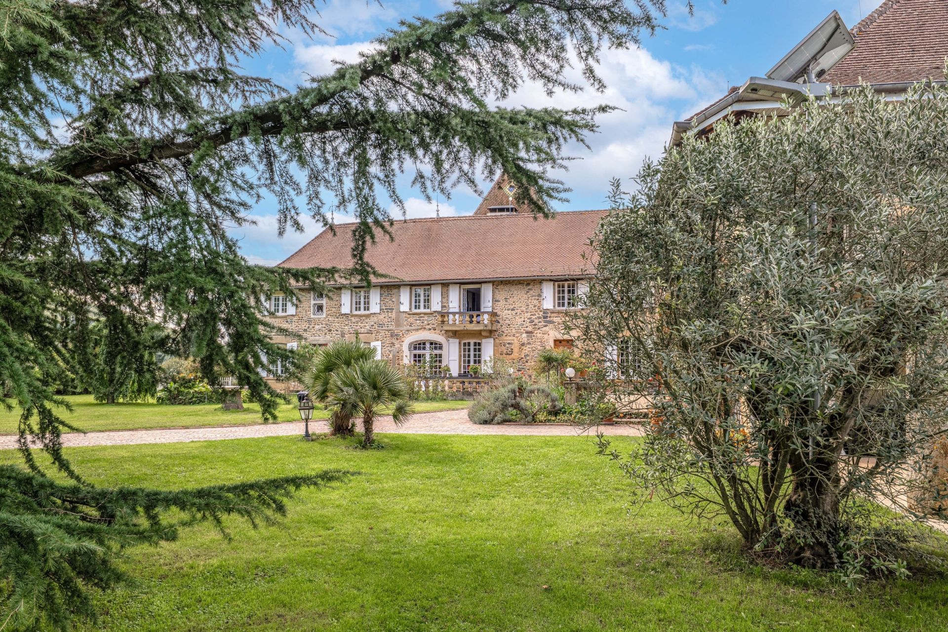 propriété 14 Pièces en vente sur CULIN (38300)