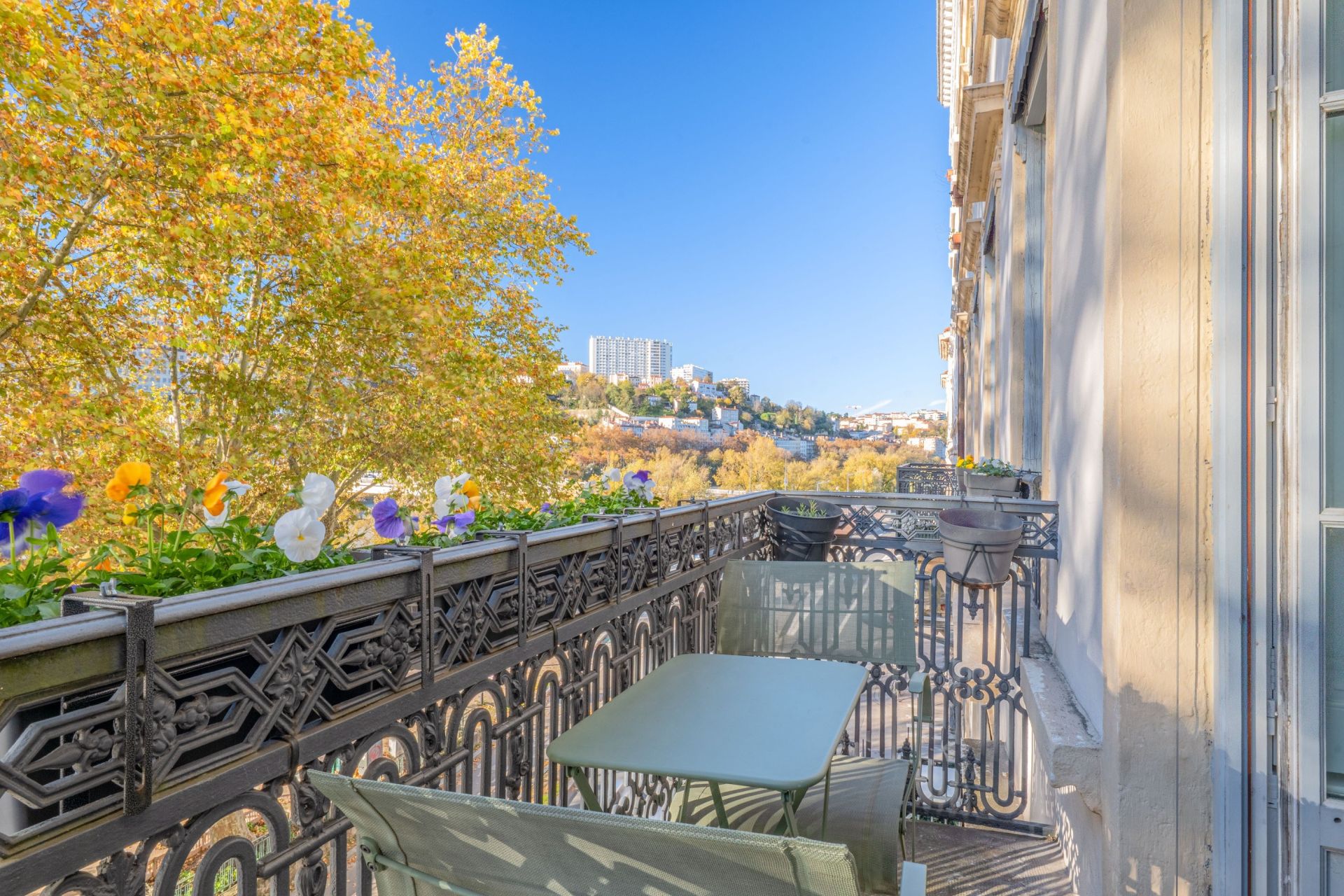 apartment 3 Rooms for sale on LYON (69006)