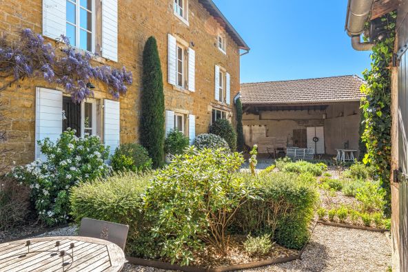 Vente Corps de ferme Chasselay 9&nbsp;Pièces 360&nbsp;m²