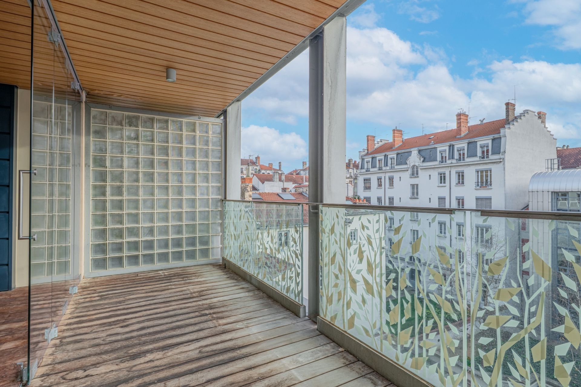 apartment 5 Rooms for sale on LYON (69006)