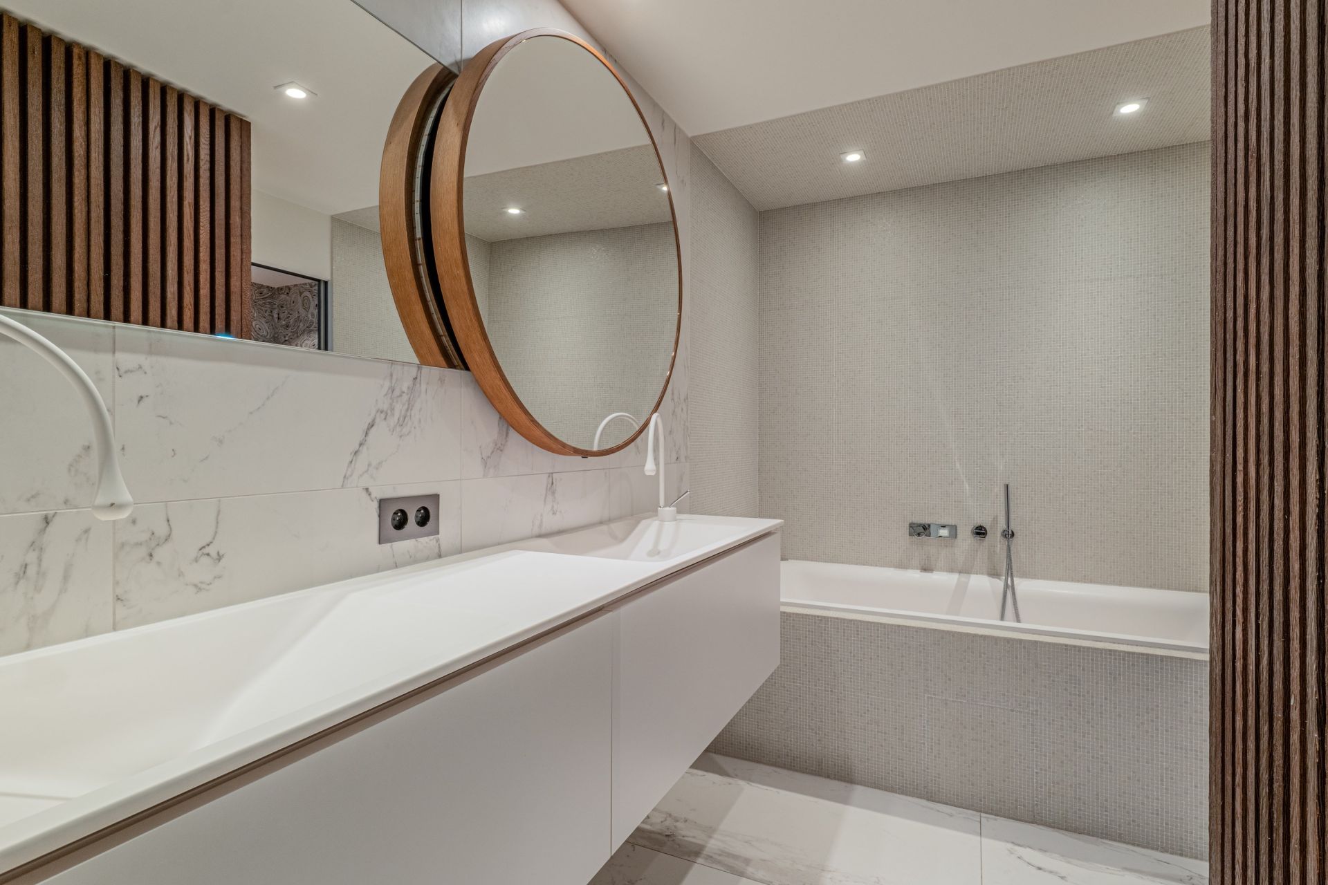 apartment 5 Rooms for sale on LYON (69006)
