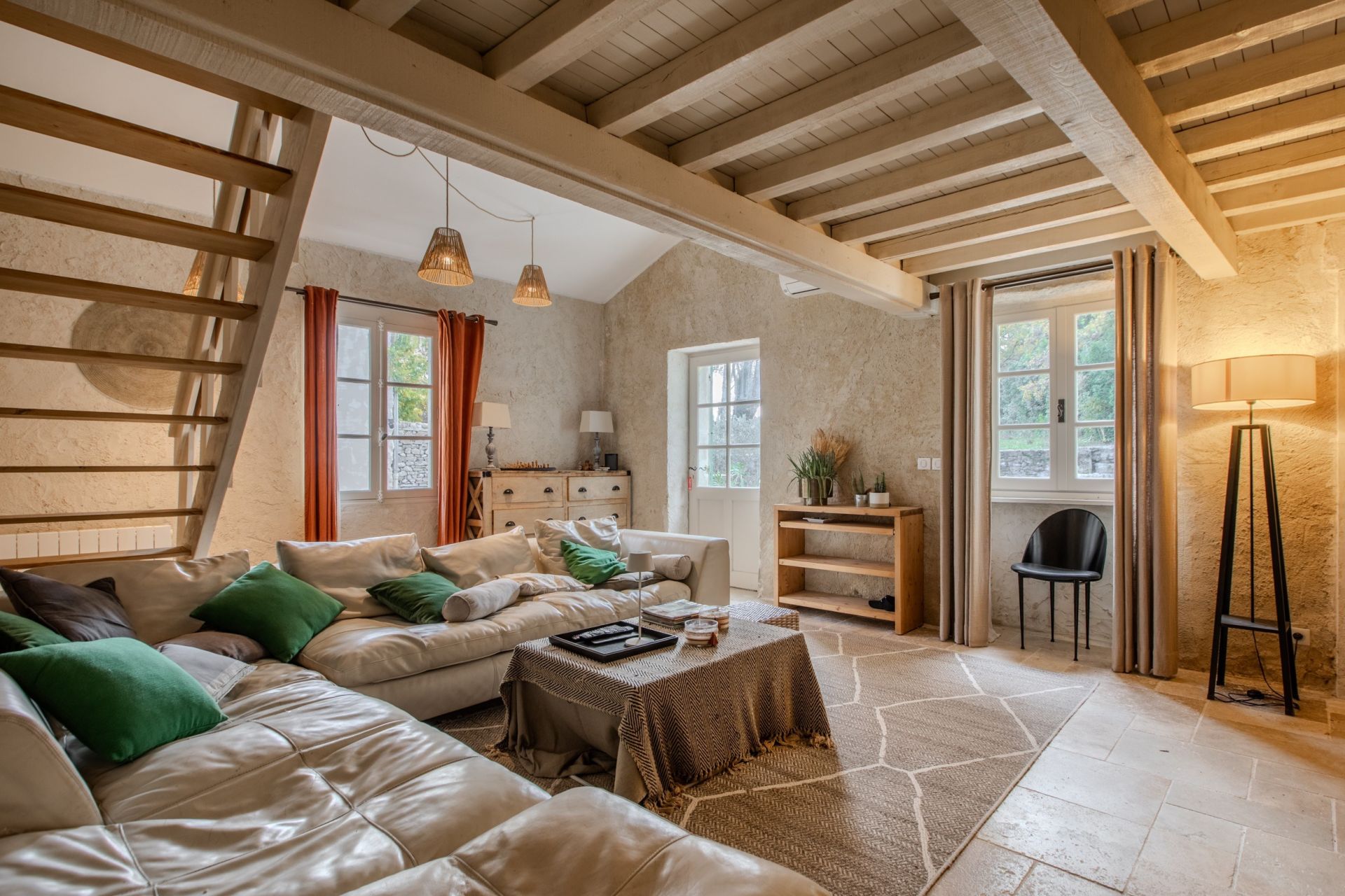 house 15 Rooms for sale on GRIGNAN (26230)