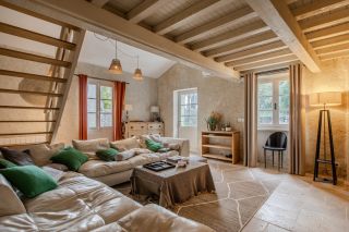 house 15 Rooms for sale on GRIGNAN (26230)