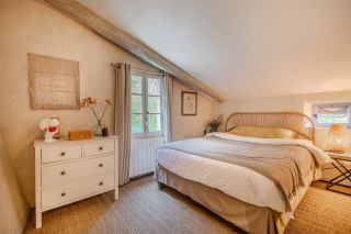 house 15 Rooms for sale on GRIGNAN (26230)