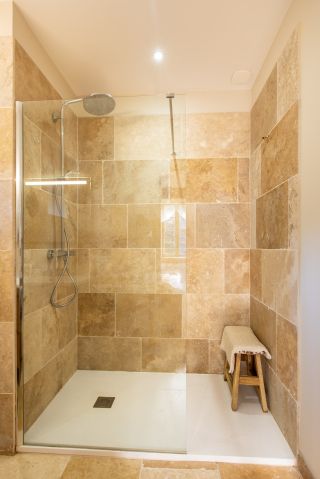 house 15 Rooms for sale on GRIGNAN (26230)