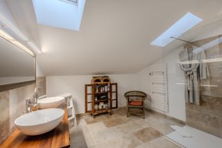 house 15 Rooms for sale on GRIGNAN (26230)