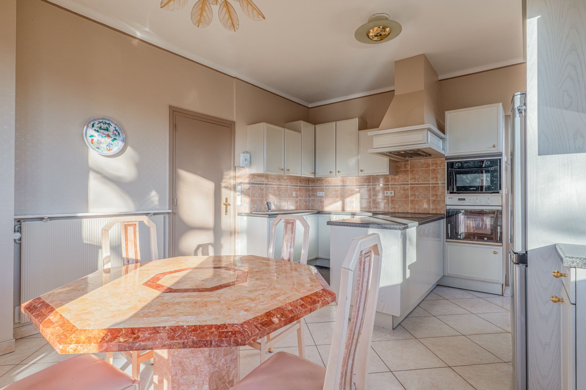 house 7 Rooms for sale on BRON (69500)