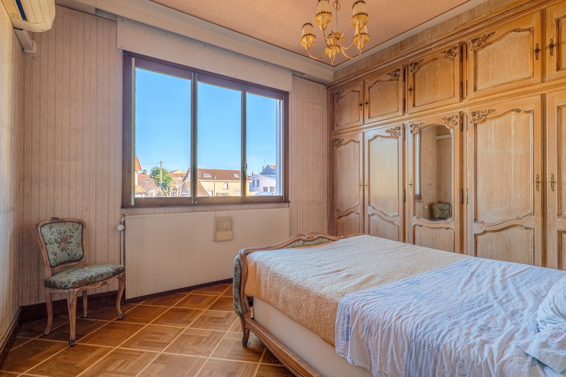 house 7 Rooms for sale on BRON (69500)