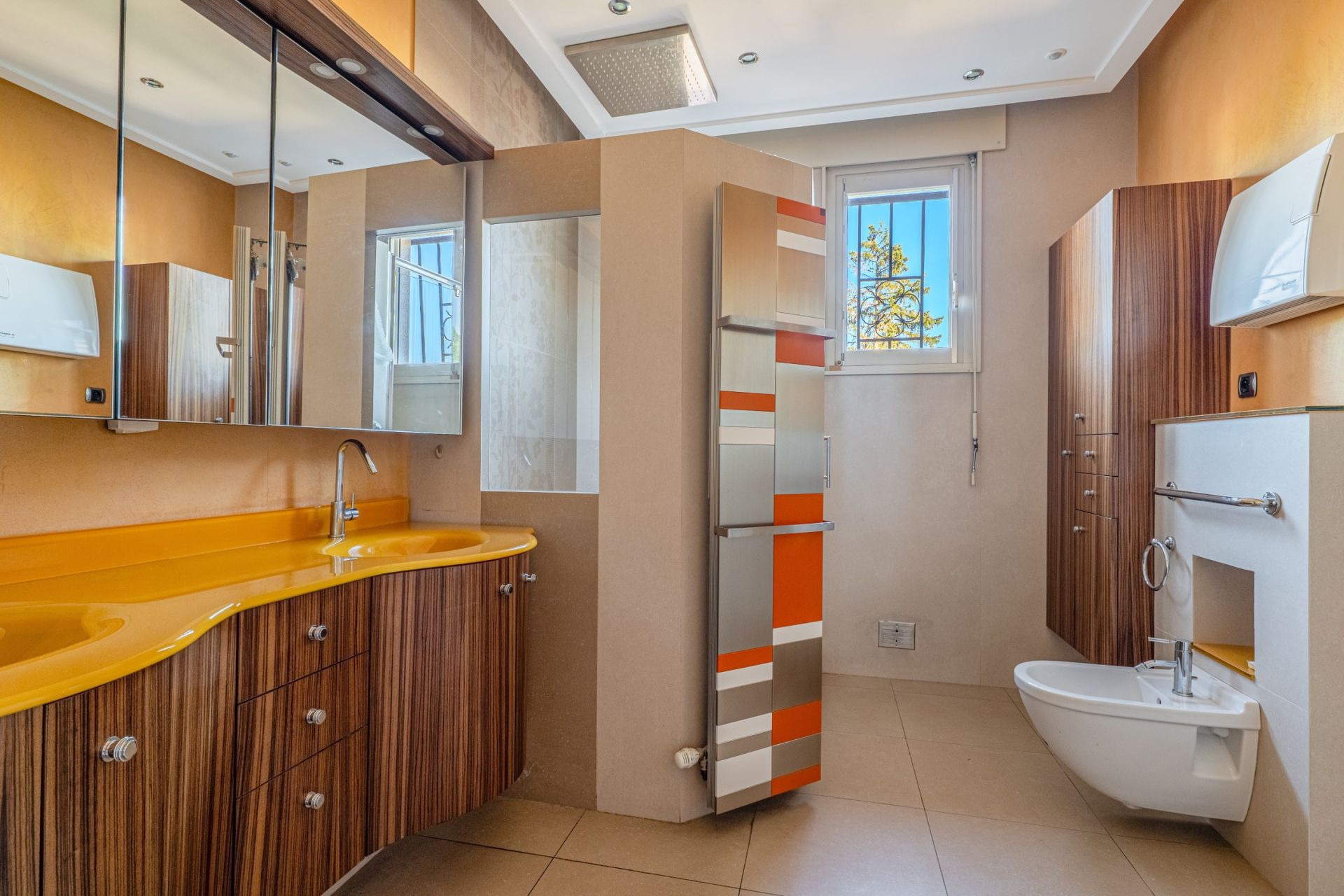 house 7 Rooms for sale on BRON (69500)