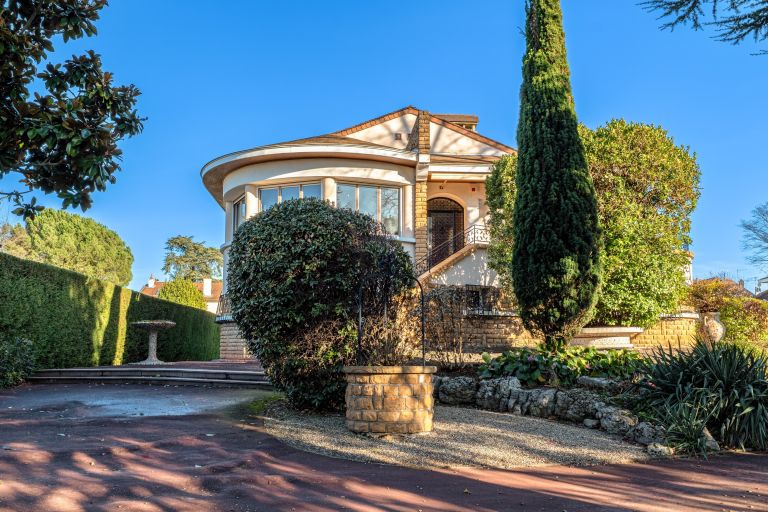 house 7 Rooms for sale on BRON (69500)