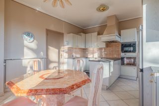 house 7 Rooms for sale on BRON (69500)