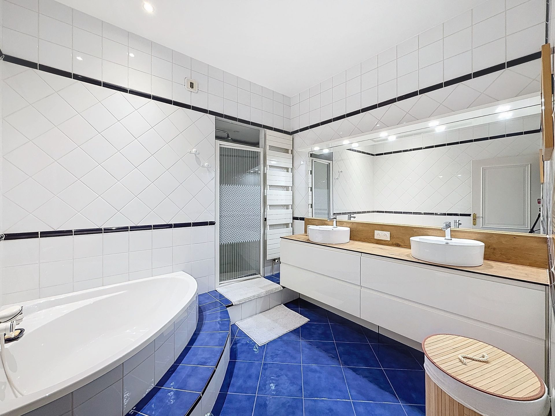 apartment 5 Rooms for sale on STE FOY LES LYON (69110)