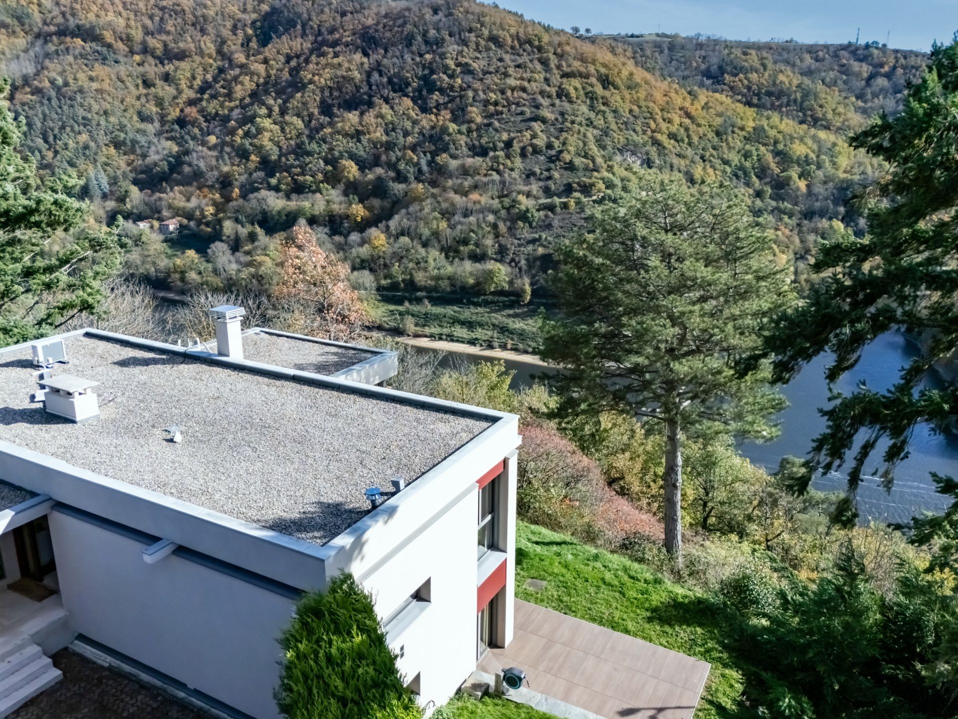 maison d'architecte 8 Pièces en vente sur CALOIRE (42240)