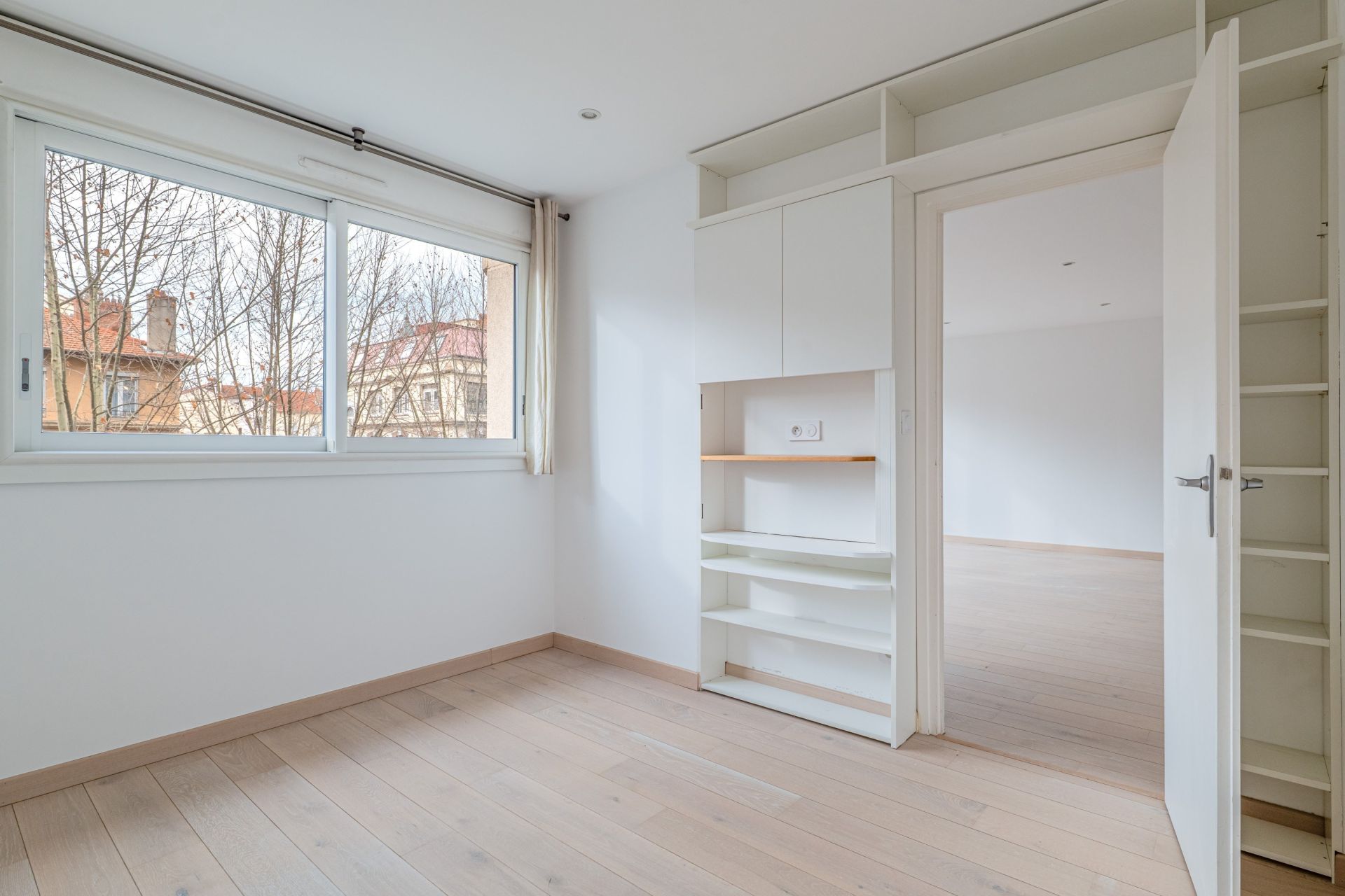 apartment 5 Rooms for sale on LYON (69006)