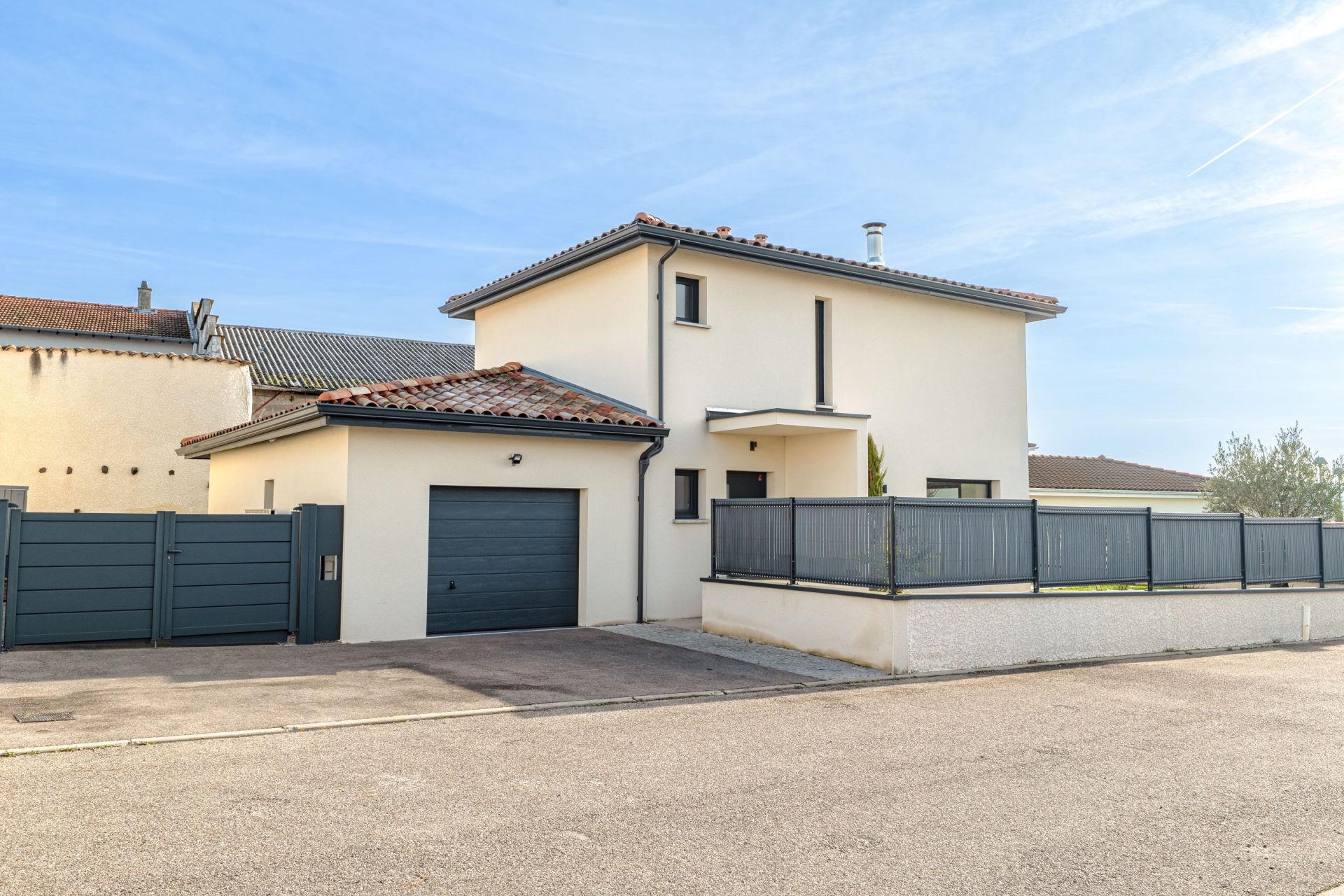 house 5 Rooms for sale on CRAPONNE (69290)