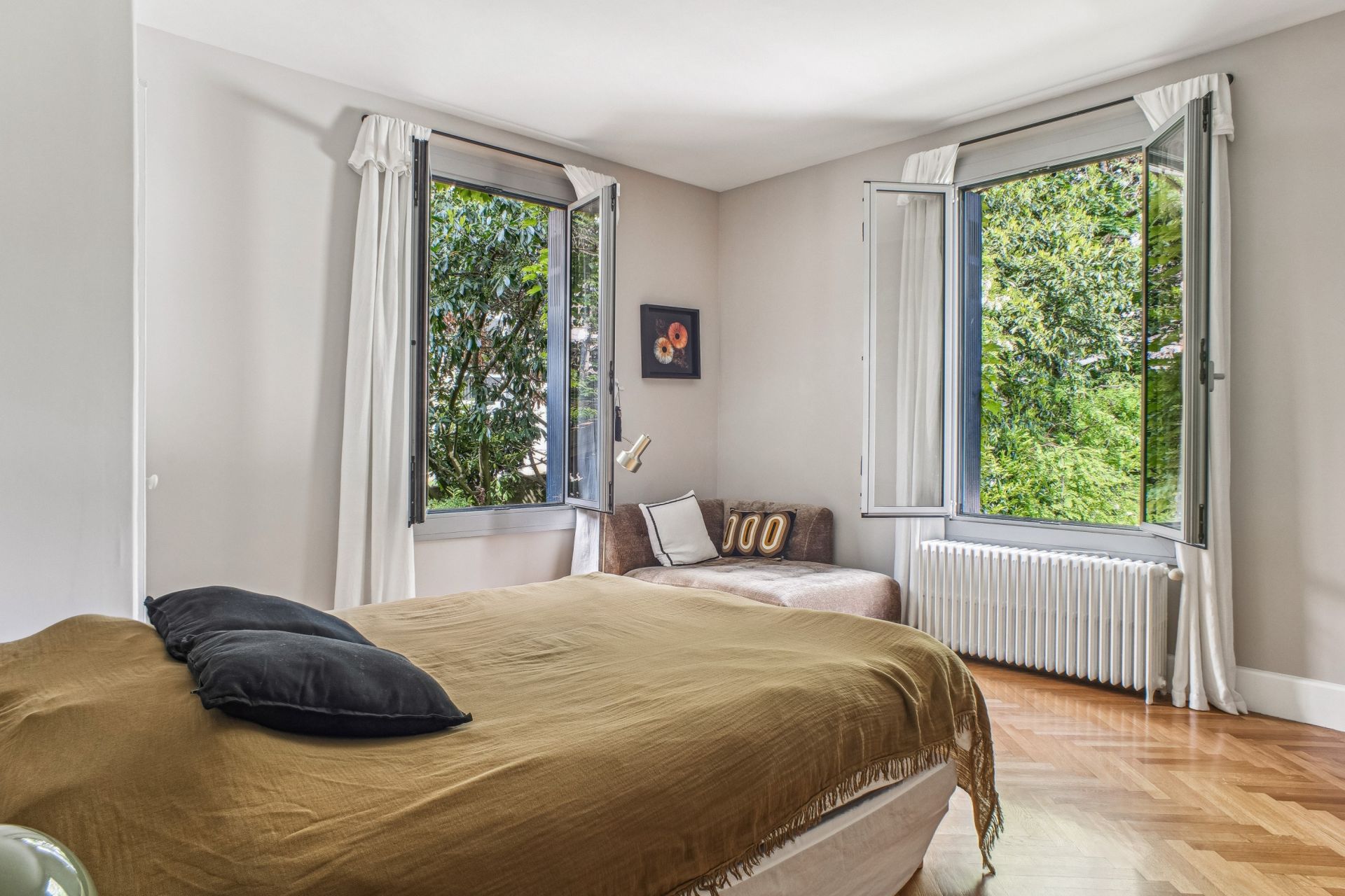 house 8 Rooms for sale on ECULLY (69130)