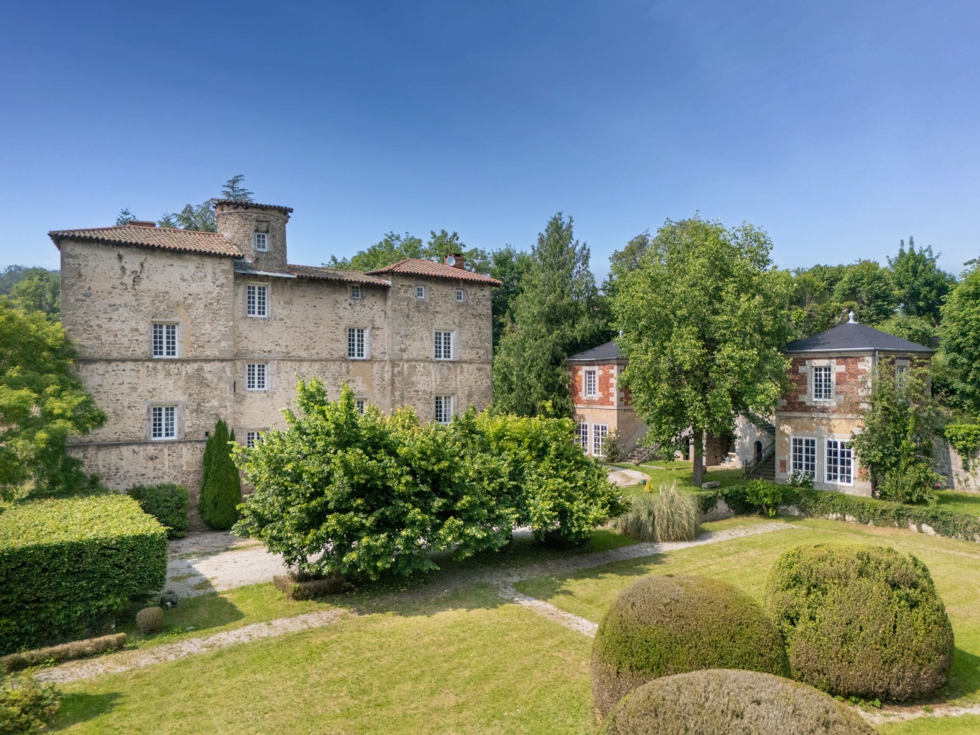 château 20 Pièces en vente sur ST GALMIER (42330)