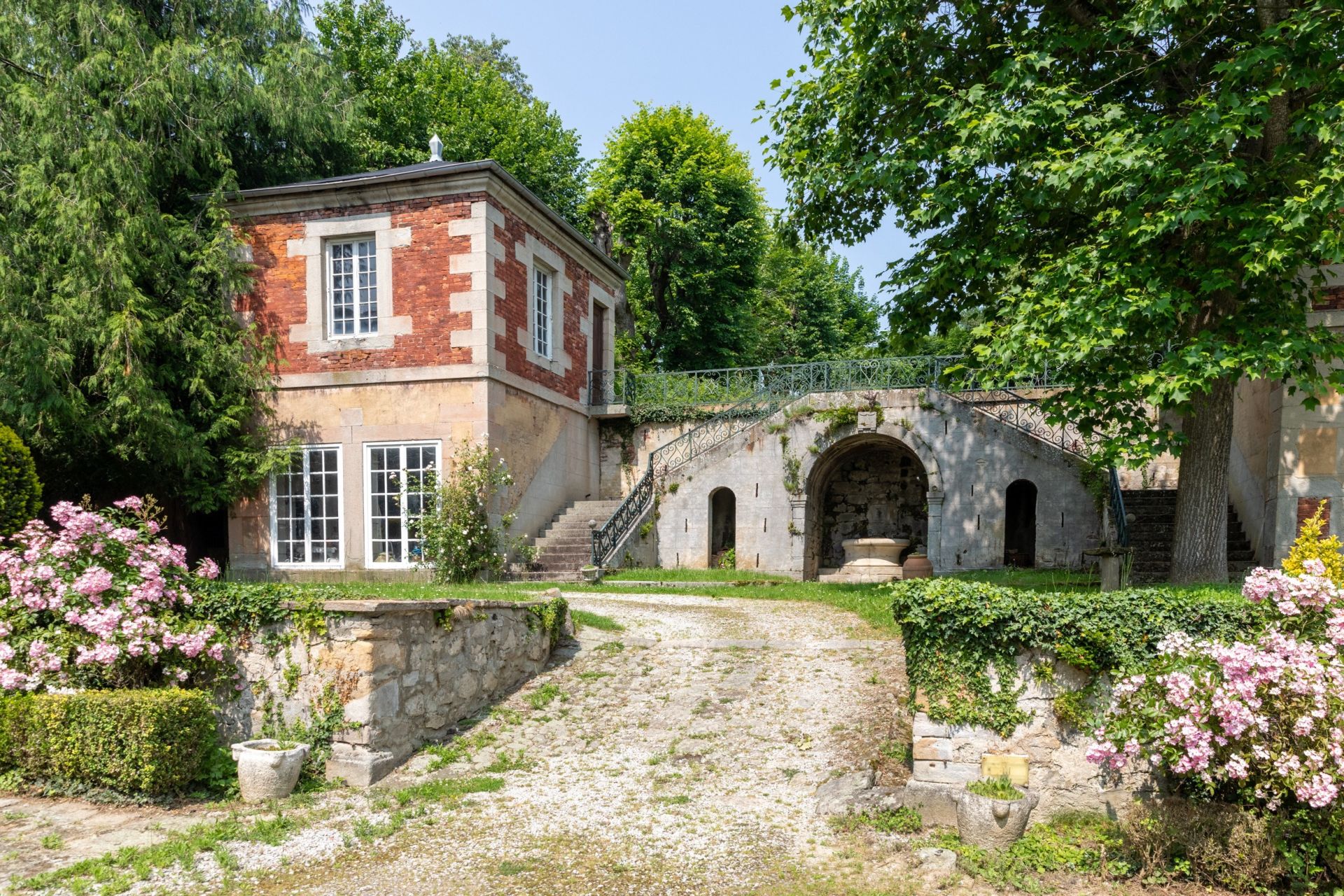 château 20 Pièces en vente sur ST GALMIER (42330)