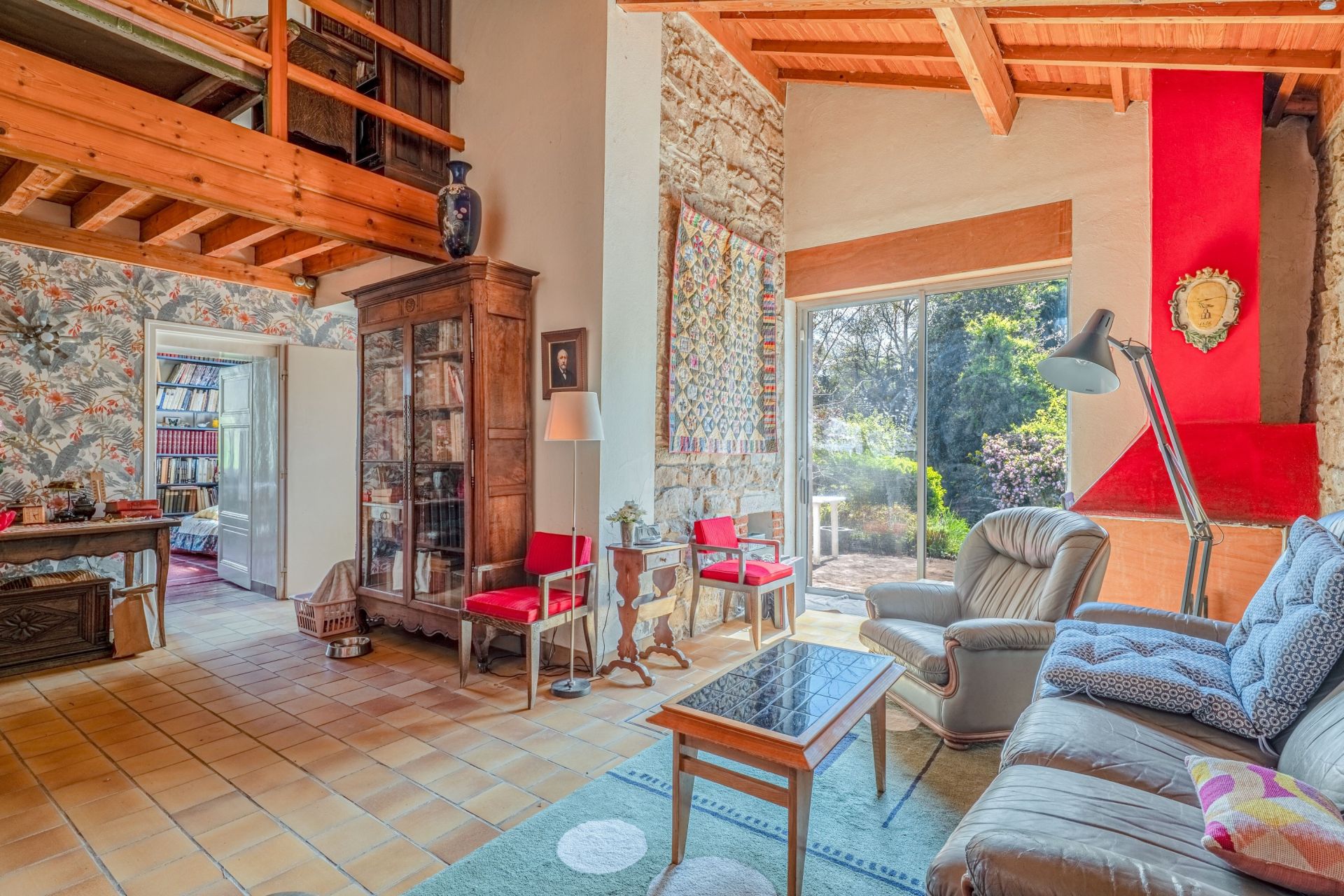 house 8 Rooms for sale on BRIGNAIS (69530)