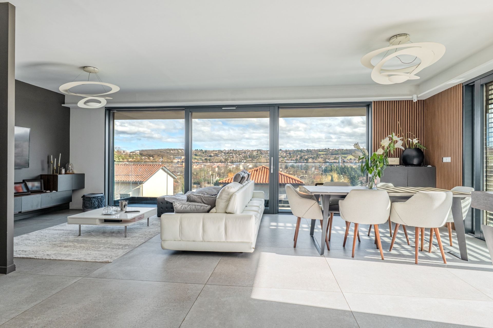 contemporary house 7 Rooms for sale on ALBIGNY SUR SAONE (69250)