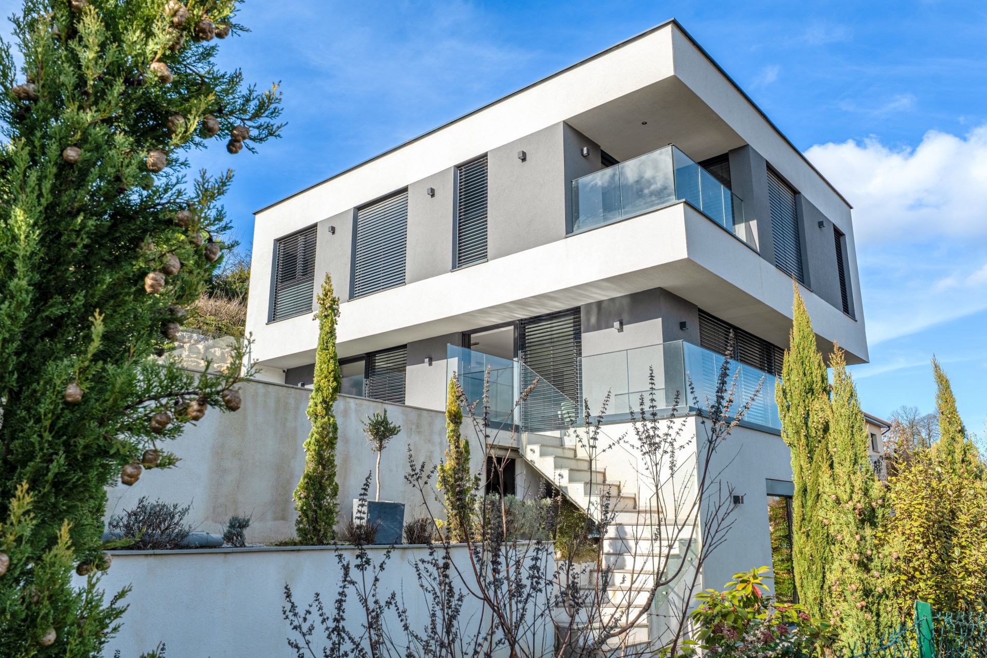 contemporary house 7 Rooms for sale on ALBIGNY SUR SAONE (69250)