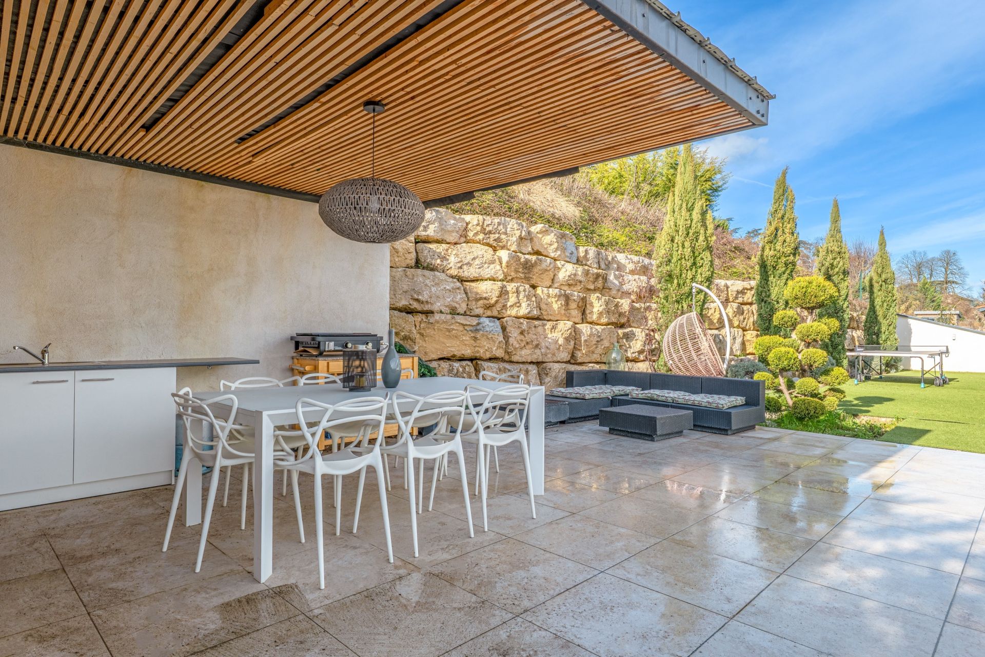 contemporary house 7 Rooms for sale on ALBIGNY SUR SAONE (69250)