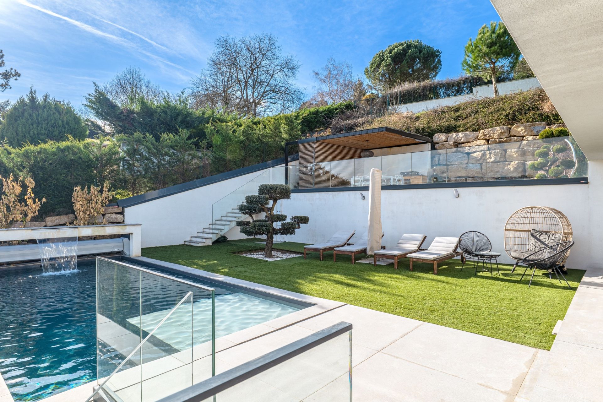 contemporary house 7 Rooms for sale on ALBIGNY SUR SAONE (69250)