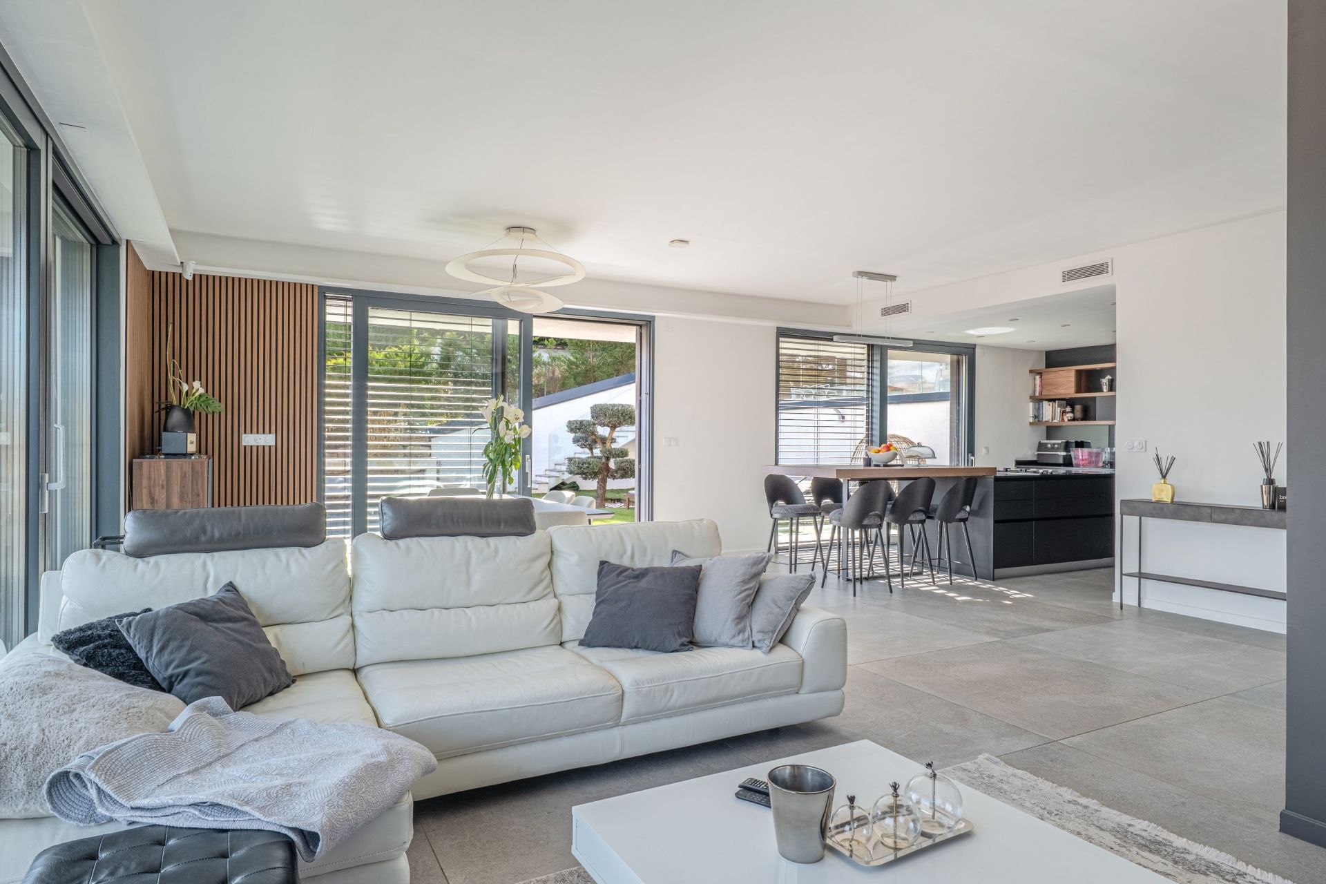 contemporary house 7 Rooms for sale on ALBIGNY SUR SAONE (69250)