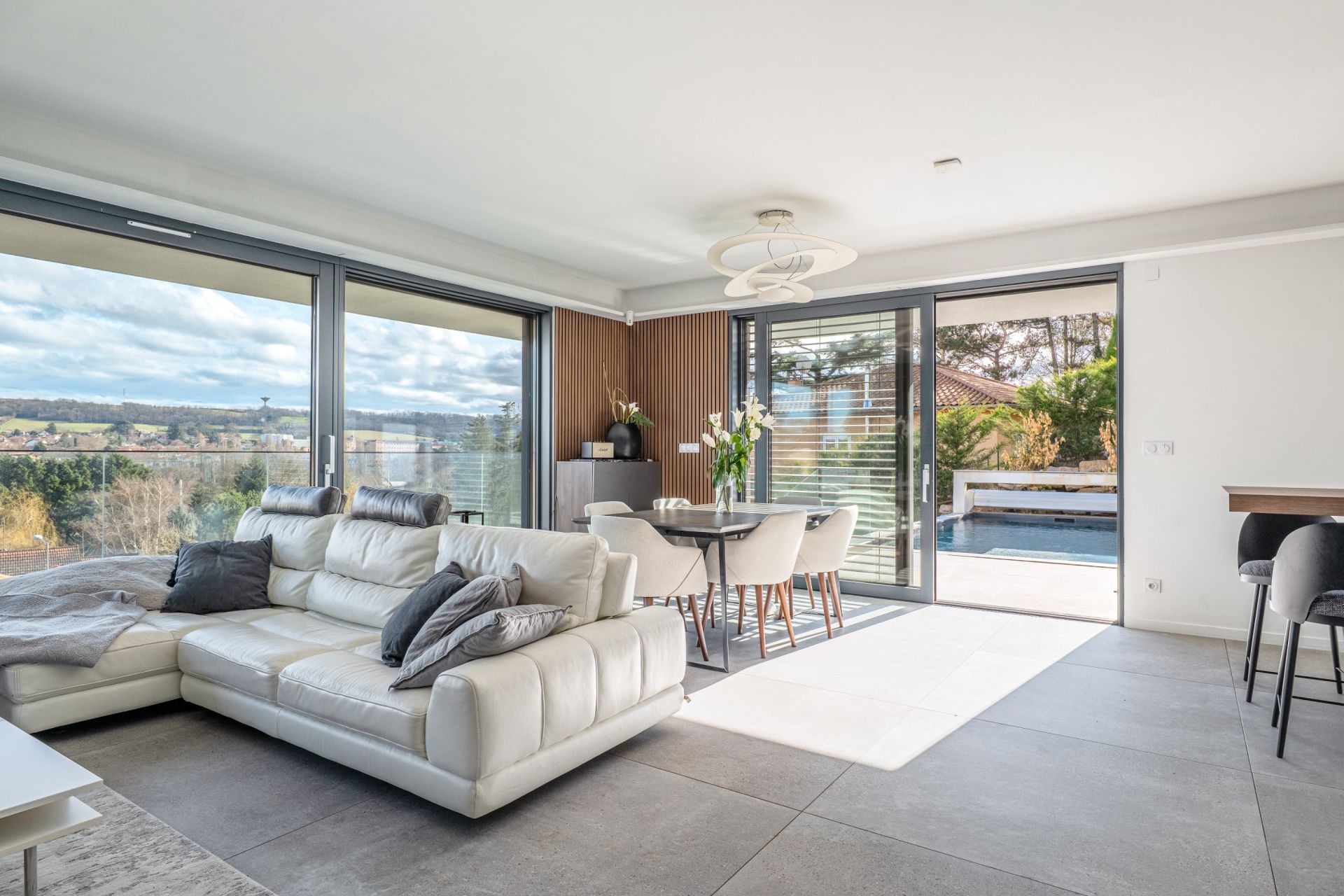 contemporary house 7 Rooms for sale on ALBIGNY SUR SAONE (69250)