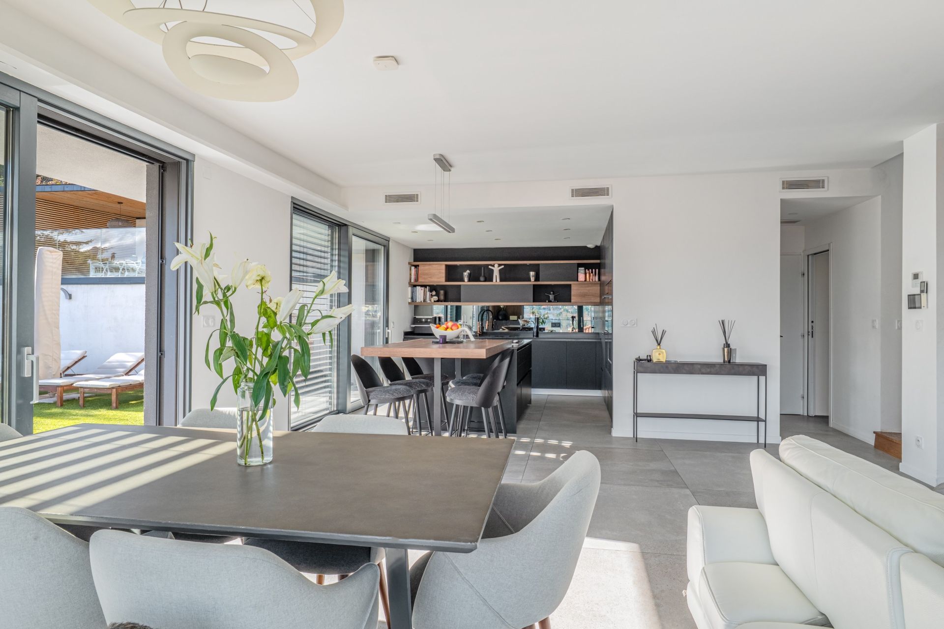 contemporary house 7 Rooms for sale on ALBIGNY SUR SAONE (69250)