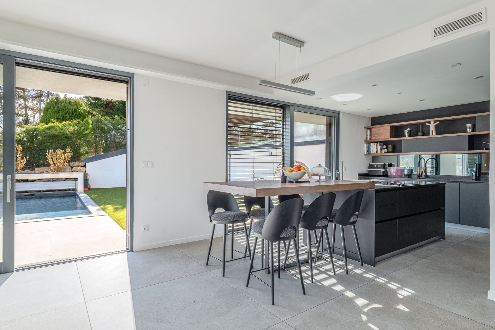 contemporary house 7 Rooms for sale on ALBIGNY SUR SAONE (69250)