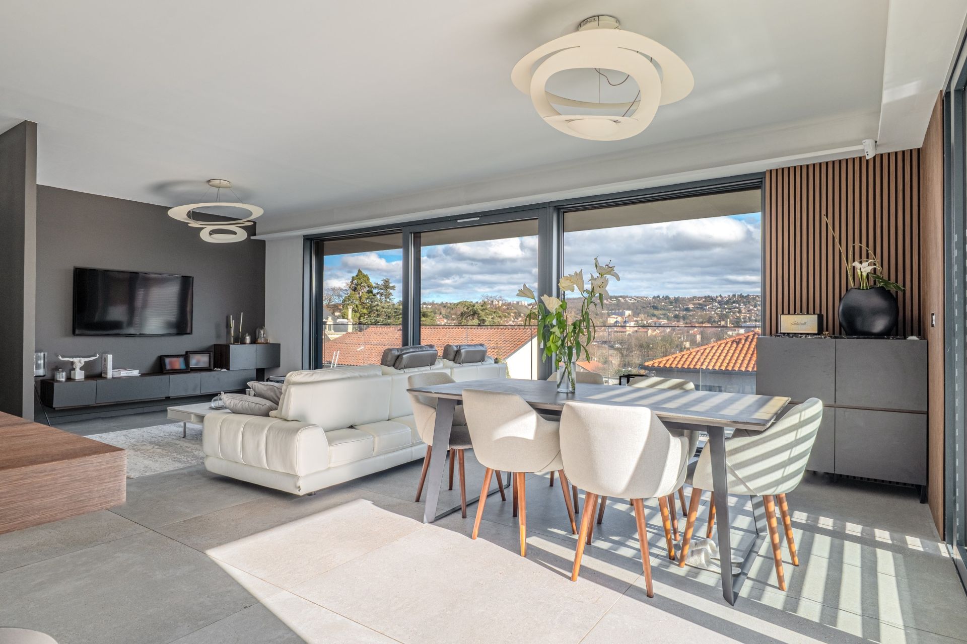 contemporary house 7 Rooms for sale on ALBIGNY SUR SAONE (69250)