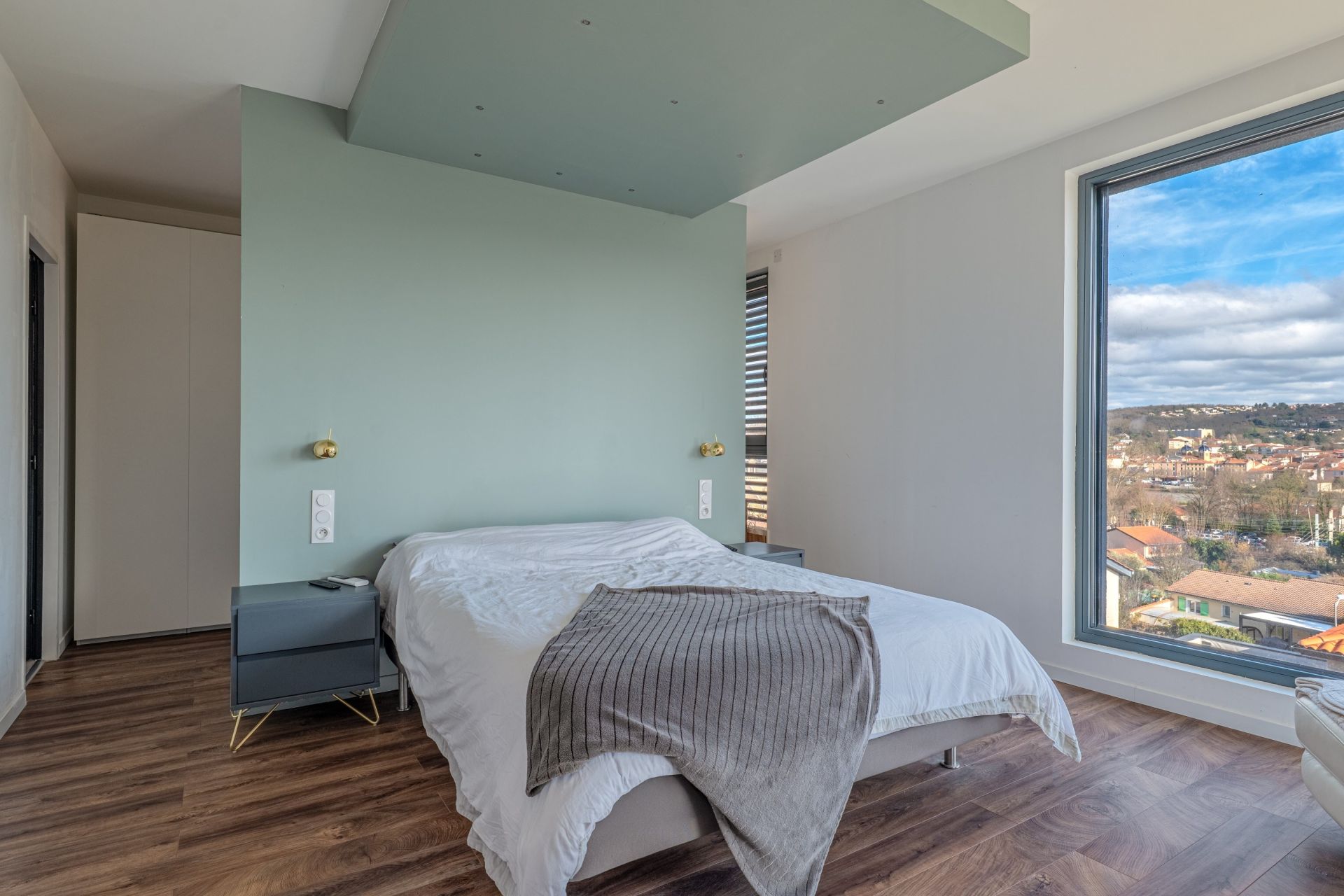 contemporary house 7 Rooms for sale on ALBIGNY SUR SAONE (69250)