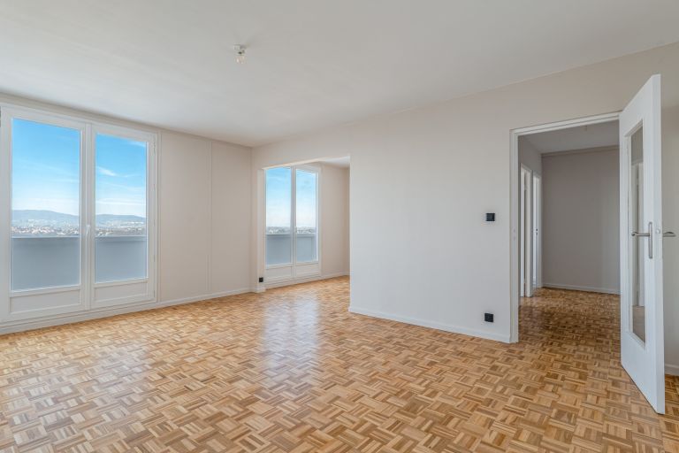 apartment 4 Rooms for sale on LYON (69005)