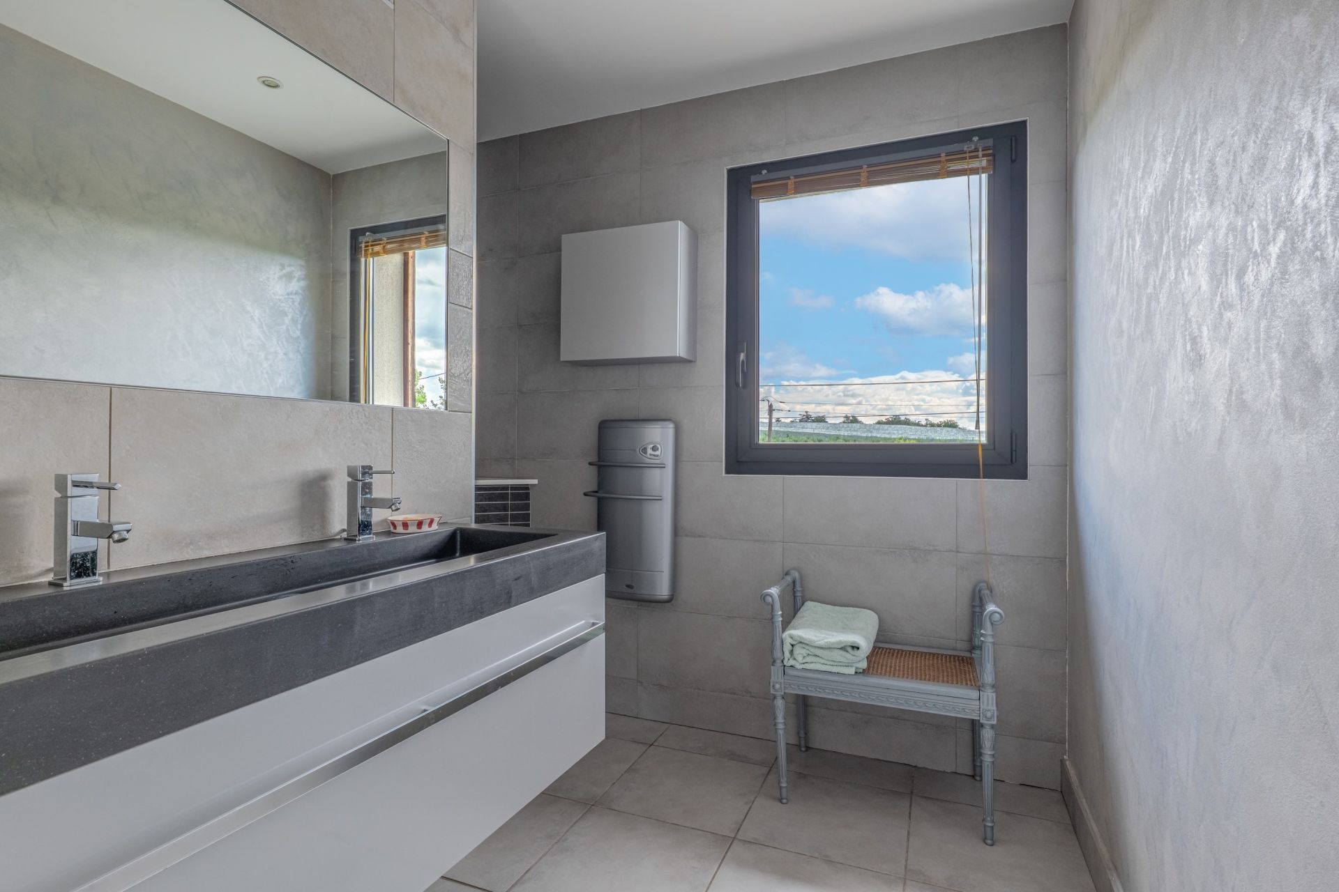 house 8 Rooms for sale on ST GENIS LAVAL (69230)