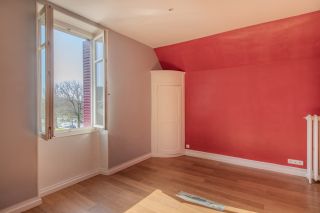 house 8 Rooms for sale on DIJON (21000)