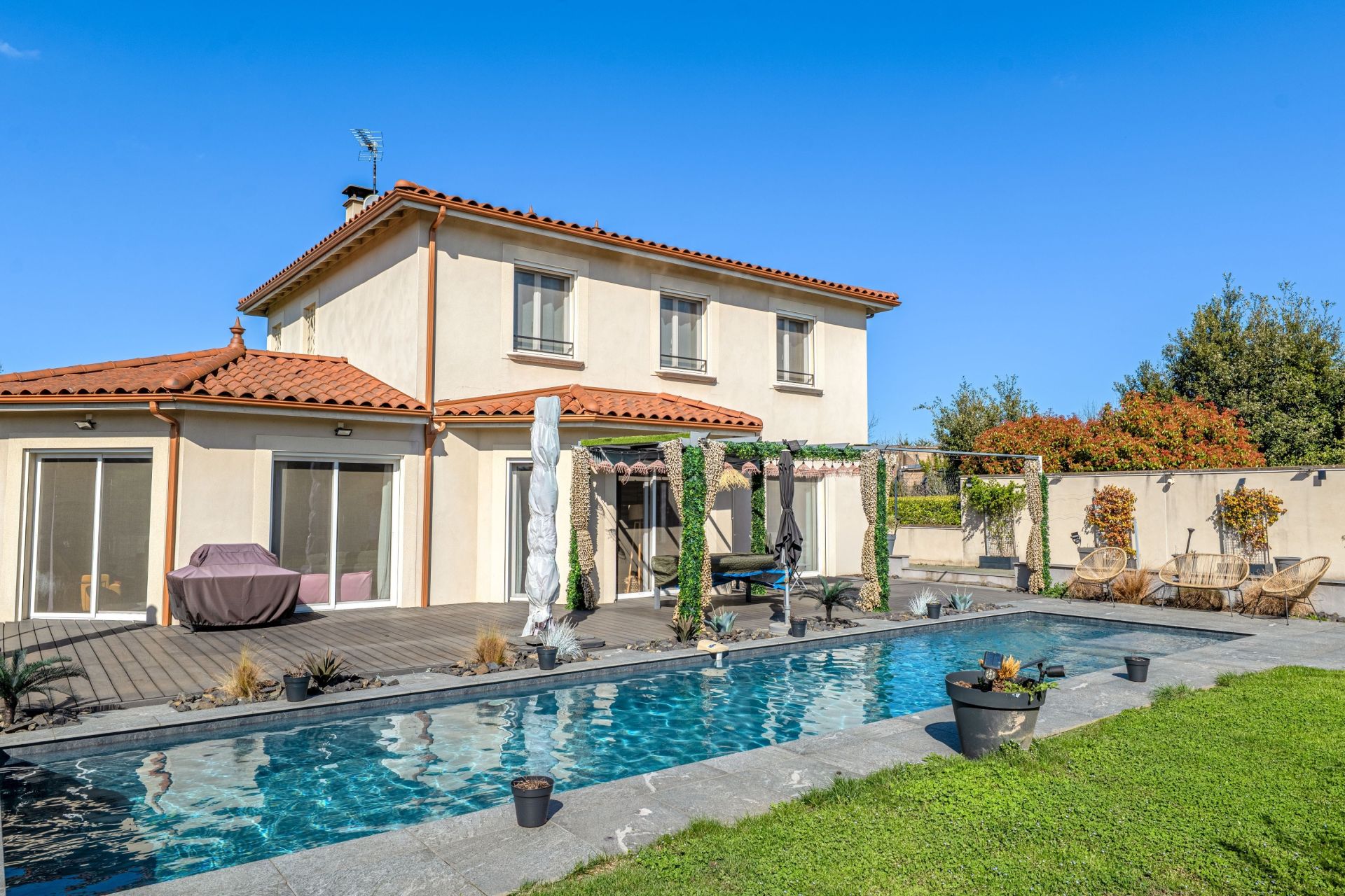 contemporary house 7 Rooms for sale on STE FOY LES LYON (69110)