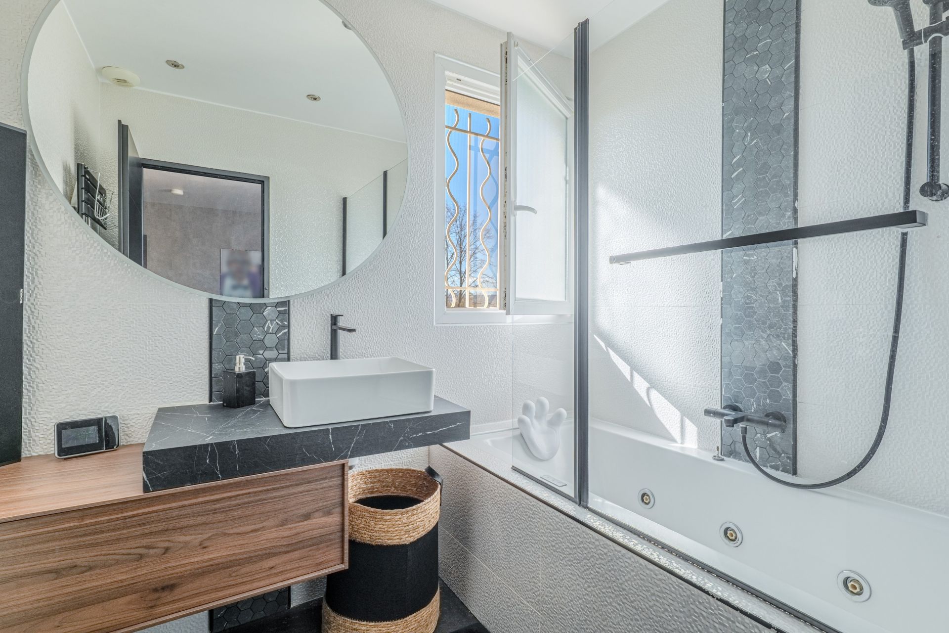 contemporary house 7 Rooms for sale on STE FOY LES LYON (69110)