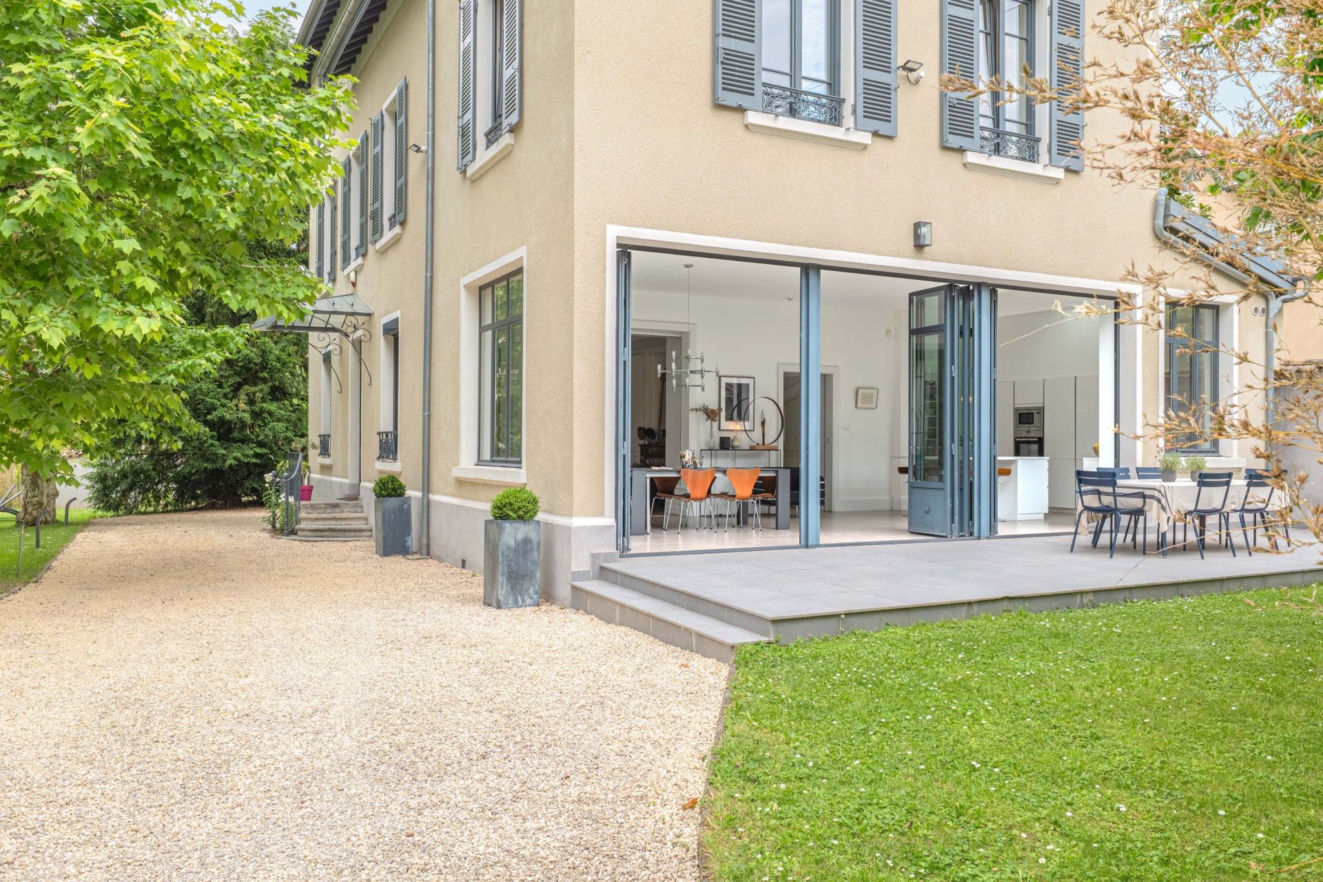 house 14 Rooms for sale on CALUIRE ET CUIRE (69300)