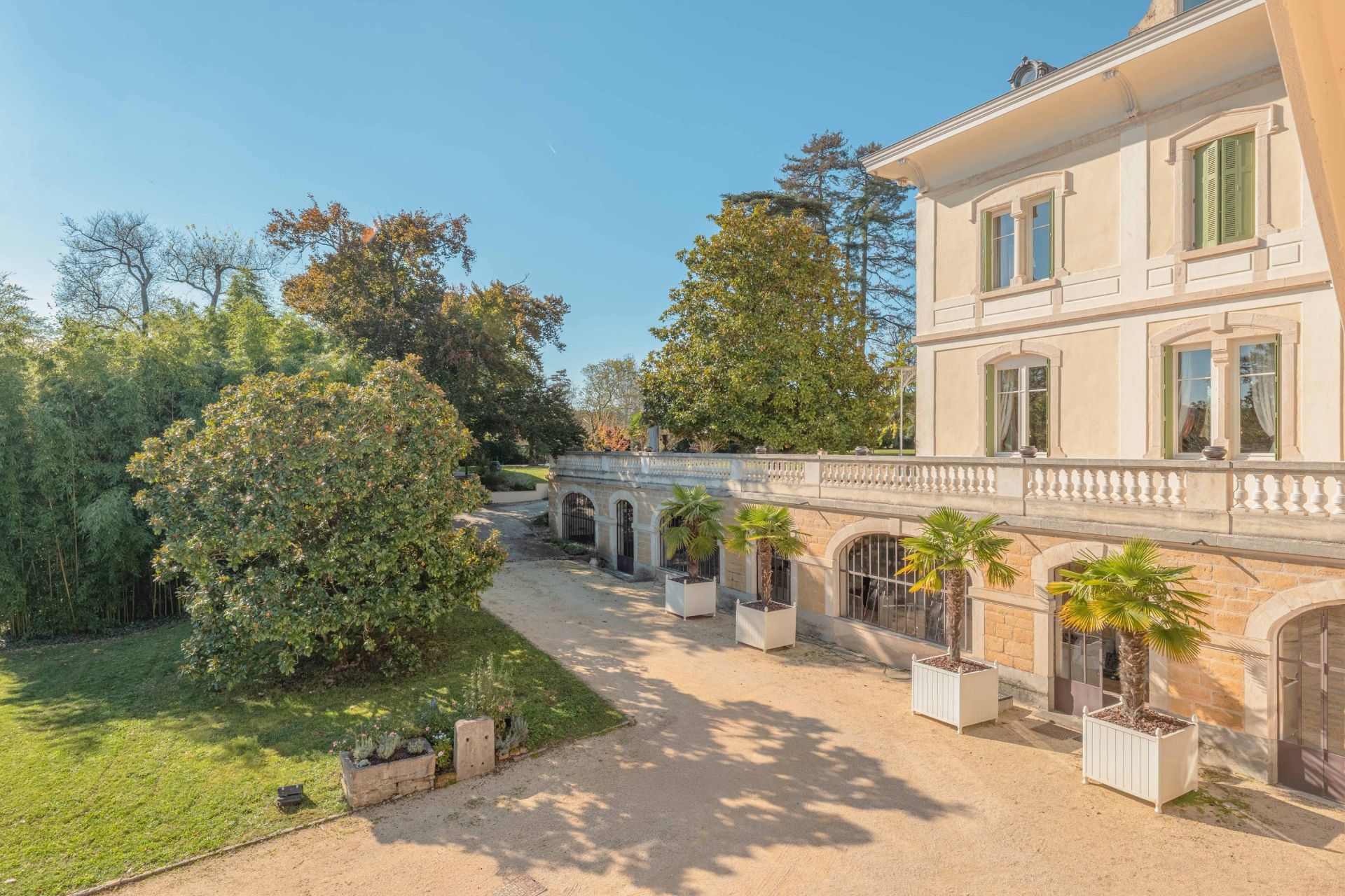 house 16 Rooms for sale on DARDILLY (69570)