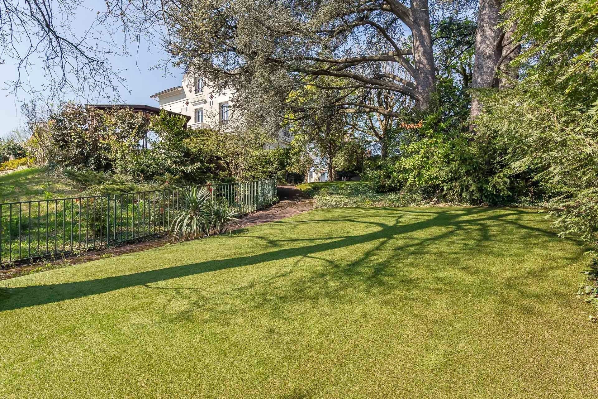 maison 8 Pièces en vente sur CALUIRE ET CUIRE (69300)